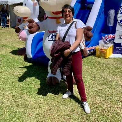 monikitaesc's profile picture. Diseñadora gráfica a mucha honra y feliz madre de 4 niños incluídos los de 4 paticas