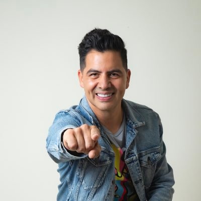Comunicólogo, Coach de Desarrollo humano y Estudiante de psicología