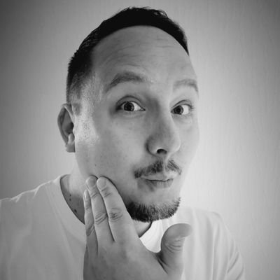 Kind der 80er. Geilste Zeit :-))) Vollzeit-Papa und Teilzeit-Nerd ❤️ Quatschkopf 😂 RetroGamer 🕹 Videospielspieler 🎮 Filme 🎥 Musik 🎶 Meer 🌊