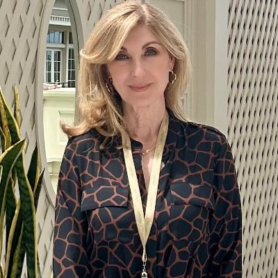 5 time Audie Nominated Audiobook Narrator. Producer of 700+ audiobooks. Multi-Award Winning #BritishActress with flair for accents. History & Wellness nerd.
