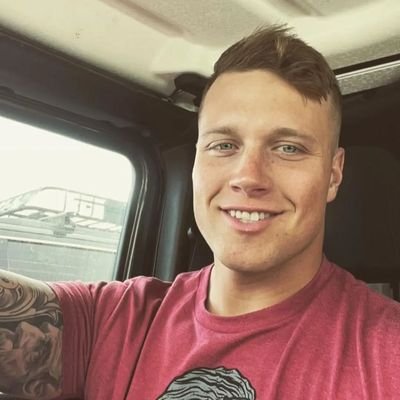 Giovan_alons's profile picture. Bored 😴 ❤️ 
Dedicated to service