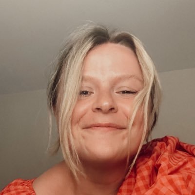 julieaharr's profile picture. 