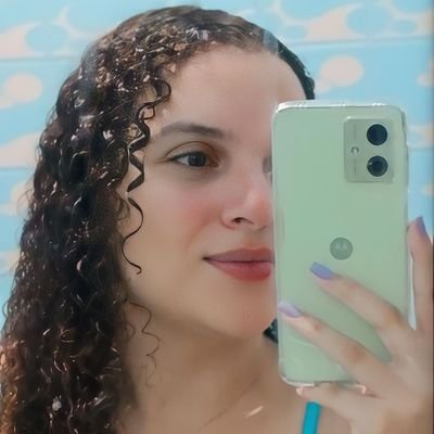 juliamacedddo's profile picture. 1999