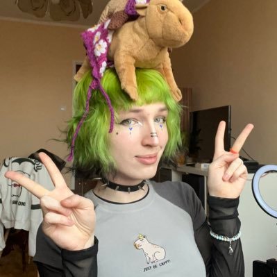 Trans goth girl 🏳️⚧️🐈⬛ (18+) (She) Premium Queen 👑🥀Kinky, Kind🖤