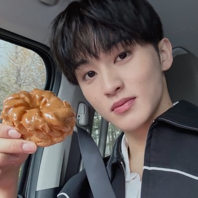 renaintfair's profile picture. Bastos talaga bibig ko, hindi lang halata.