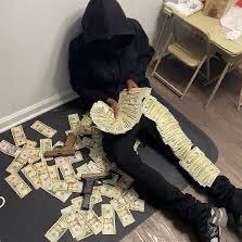 Looking 👀for whom 👨 to work📲 together with Dm 📥if you wanna make bread 🍞 with me 💵💵💰I recommend