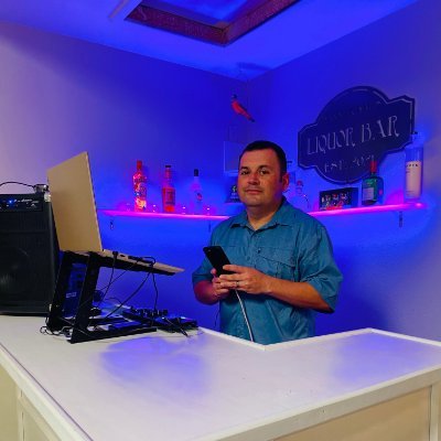 Welcome to my Twitter page. I enjoying spinning for mobile and underground shows. Check out my site for additional and booking information.