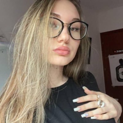 am new here and I need new friends 😽🫶and am naughty In a little 💕❤️🩹😍😍❤️❤️🤭🤭🤭