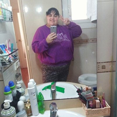 Soy reina 👑 y la sabiduría soy la mejor me gusta las películas de crepúsculo y Harry Potter y Narnia y la música 🎵🎼 la comida china 🍛