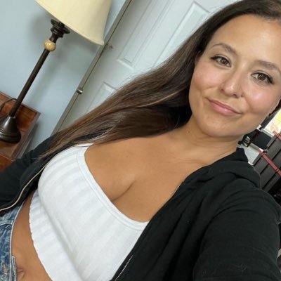 coraldearden42's profile picture. sweet girl 🥀