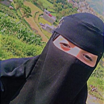 hallmhamaad's profile picture. خسرنا أنفسنا في سبيل أناس لا تستحق حتى نظرة عابرة
❤💔