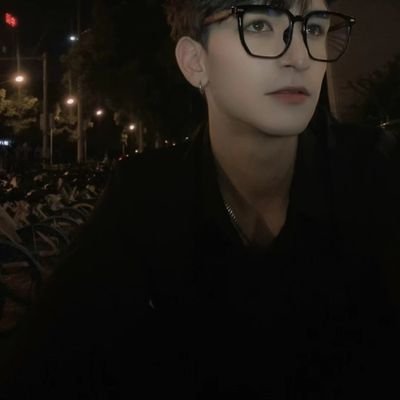 FKMYGF's profile picture. 颜值.素质. 已被大V川泽森认证
优质单.夫妻情侣

更新在这里：
https://t.co/UsuW6p3BbI