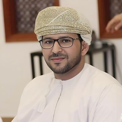 أحياناً نركن العالم بزاوية مهجورة..
ونكتفي بالقهو ☕