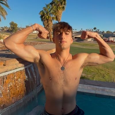 20yo frat jock at ucla 🏋️♂️ follow 4 daily nudes 🌶️ - cash app: $xcashb