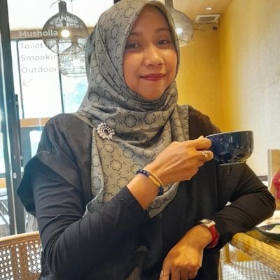 Suka banget brokoli.Gak suka mendol.Owner of The CoCo-Cookies&Coffee (DM only ) #YNWA.