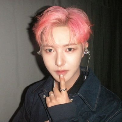 jenopaint's profile picture. flowers,  love  letters, coffee &  huang renjun  !!