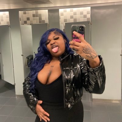 Female underground artist👽 yes my name is Glitch in real life it’s on my birth certificate stop asking hoe🙄 Ms.Glitch on all plats🎤!!! female beatmaker + DJ