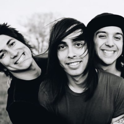 the teeth of pierce the veil— dms open for photo requests