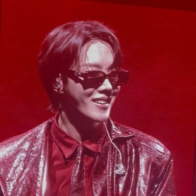 ilove_bangtan_V's profile picture. hots manila d2 •