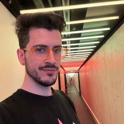 Filólogo inglés and software developer. Eurofan premium. Life is music, I am a composer! Madrid. IG: @jologe