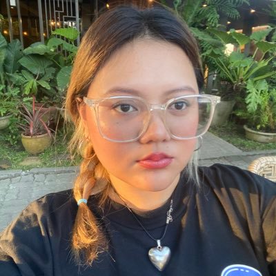 zzlexzz's profile picture. “i want to sit right next to you even when there are other options”