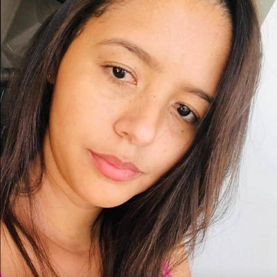 ClaraPires2929's profile picture. Língua mais fácil de falar é coreano