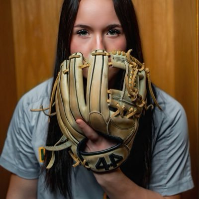 @WayneStateSB Commit💚💛| C/3B/ UTL | @Turnin2Buzo #6| Fenton High School Varsity Softball #8|
