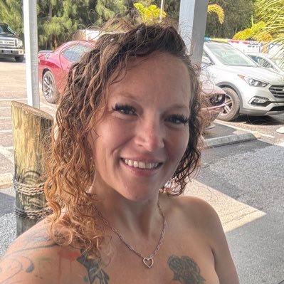 karenangela463's profile picture. 