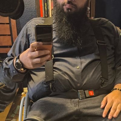 34 years old. Big fella with a beard & glasses. Wheelchair user. 18+ only please. This is a NSFW account.
Come along for the ride❤️
DNI: minors & no age shown