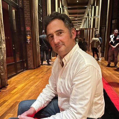 Liberal no libertario. El Estado no es la solución, es el problema. Puntero de Maslaton.