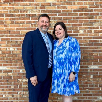 A Jesus loving, Bible believing, coffee drinking, sports watching, fountain pen enthusiast. Dad of 3, Husband of 1, Pastor @FellowshipTLH. Roll Tide Go Cubs