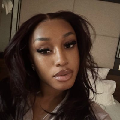It’s me.. Miss 20 sumtin ♐️ whatcha lookin’ at ? Instragram : kell.ston