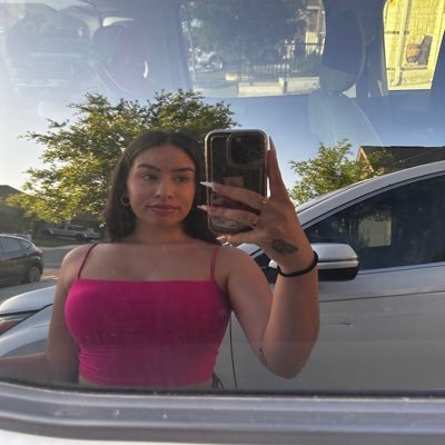 karinamvela's profile picture. 24