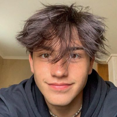 hgjkmjggjj's profile picture. people are fake, don't trust anyone