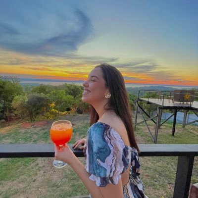 Me encanta bailar 💃🏻intento llevar una vida fit, estudiante de psicología , Luqueña, 💙💛amo comer chipa, SEGUIME EN IG👇🏻