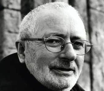 테리 이글턴(Terry Eagleton), 1943년 2월 22일 영국 샐포드에서 태어남. 140자 안에 담기 위해 다소 편집을 가했습니다. 오독이 발생할 수 있으니 부디 원저를 꼭 읽어보세요! 현재 «이론 이후» 트윗 중.