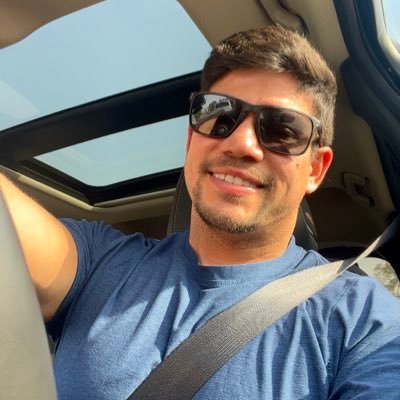 🍑 / Soy el muchacho del café ☕️/ 🇻🇪🇺🇸📍/ Training 💪🏼🏋🏻♂️/ Mi Gata 😿 / #TeamInvierno 🥶❄️ / #SHAKIFAN 🐺💗 / Me encanta el color azul 💙🩵