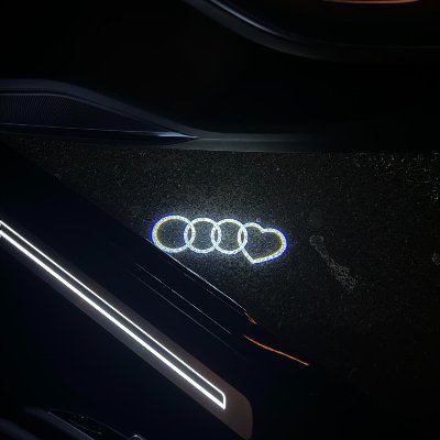 アウディのデザインはとても洗練されていて、運転していると本当に気分が良くなります🚗🌸
アウディに乗ると、まるで自分が映画の主人公になったような気分になります✌