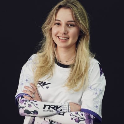 🇫🇷24y ⬖ Égérie @BeNRV_Official (-10% : Karaa) 🔥 Content creator @twitch & Player R6 for #BloodOrchids 🌺 | 5x LAN | #KaRaaCUP