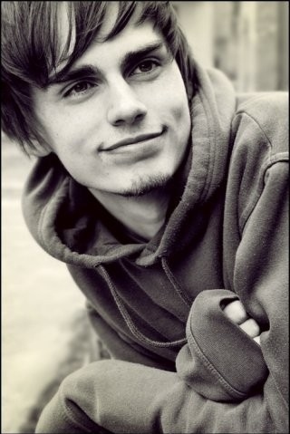 Muhamma18582468's profile picture. ~ThE ReD WaRRiOR~
         (')VS(')