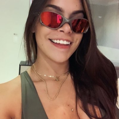 bitwchz's profile picture. vazia e vulgar