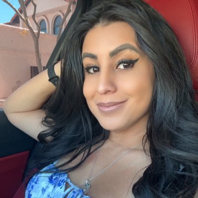 az_applez's profile picture. ❤️📚🏈🏀