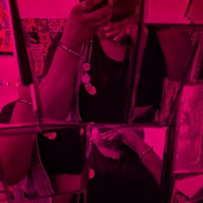 Purple. Disabled. Educator. Writer. Artist. Liberation. Sustainability. Anime. Dinosaurs. True Crime. Aliens. 💕💛💙👽🧶
🅰️©️🆎
💸💰V&CA: Liv776