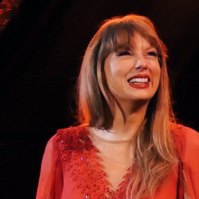blackpink | taylor Swift | chappell roan | lana | ariana | Universitario