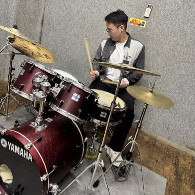 野球⚾️と歌🎤が趣味です! エレキギターを最近始めたばかりの何も知らない初心者です〜🎸ほんとに何もわからないので教えてくださーい!後ドラムもお願いしますw
