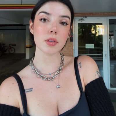 ai que nao sei oq nao sei o que la. streamer em https://t.co/BZS5t4qNz3 ——— contato profissional: contato.laribasgal@gmail.com