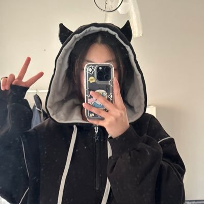 i stream on twitch (indef hiatus) | 26 | gacha game addict