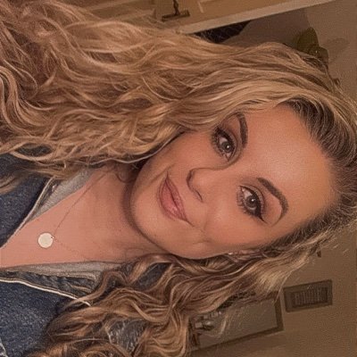 lauren_ellenp's profile picture. sipping bubbly, feeling lovely 🥂