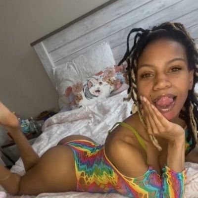 I'm lola, a new creator of tantalizing content Dm to see 🍑