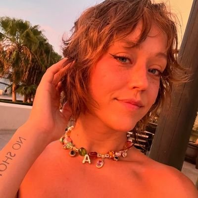 felicity serves no purpose here strictly pay💰 and play🍑💦 available for sexting, Facetime and video content also available for selling....